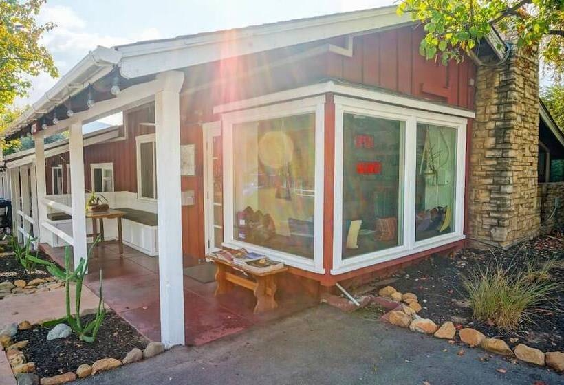 בית מלון כפרי Ojai Rancho Inn