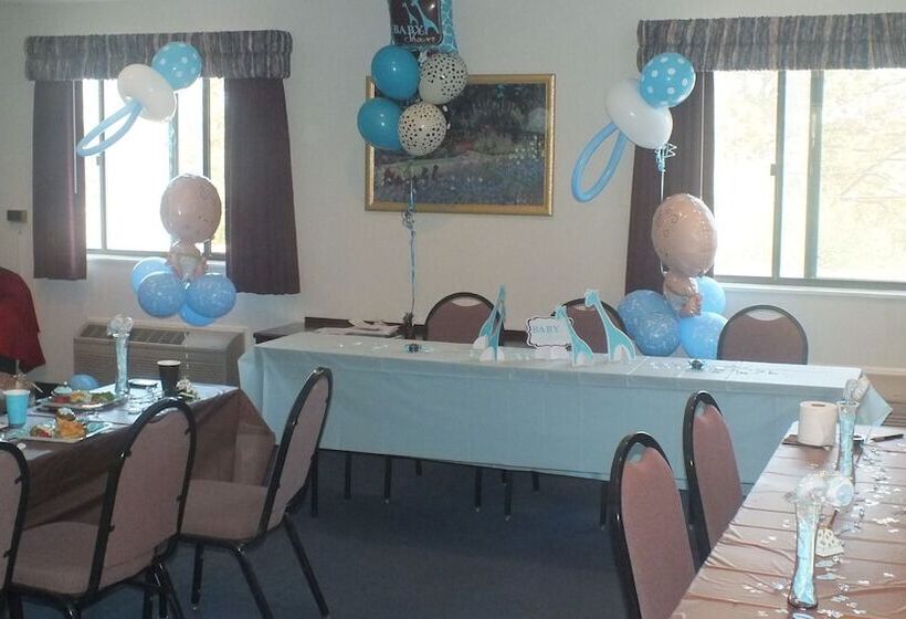 בית מלון כפרי Quality Express Inn & Suites