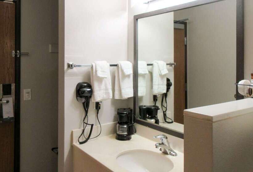 فندق Quality Inn & Suites Salina National Forest Area