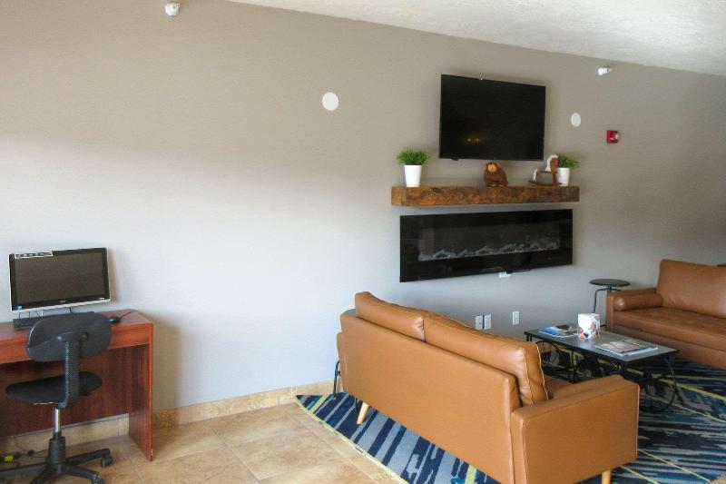 فندق Quality Inn & Suites Salina National Forest Area