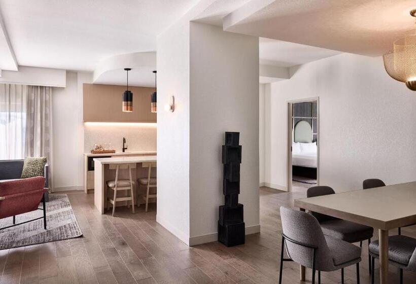 Renaissance Phoenix Glendale Hotel & Spa