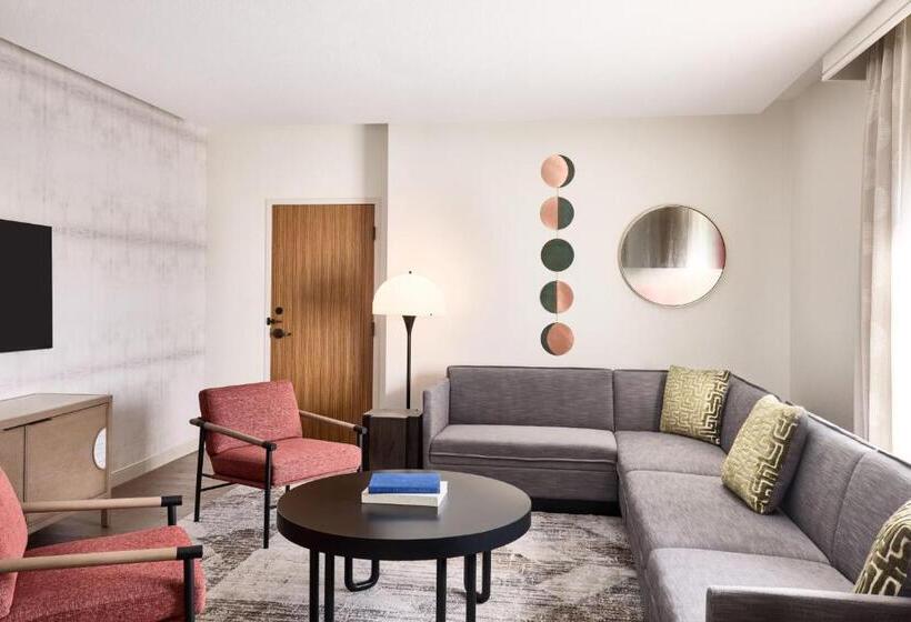 Renaissance Phoenix Glendale Hotel & Spa