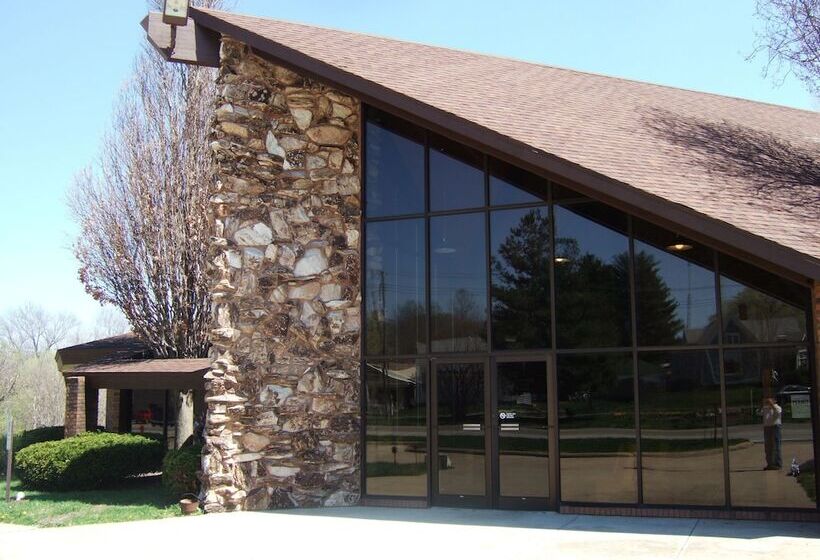 فندق Riverbank Lodge