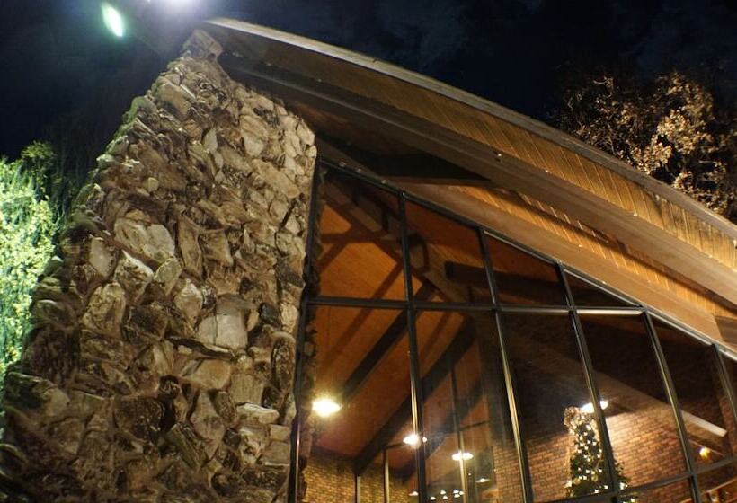 فندق Riverbank Lodge