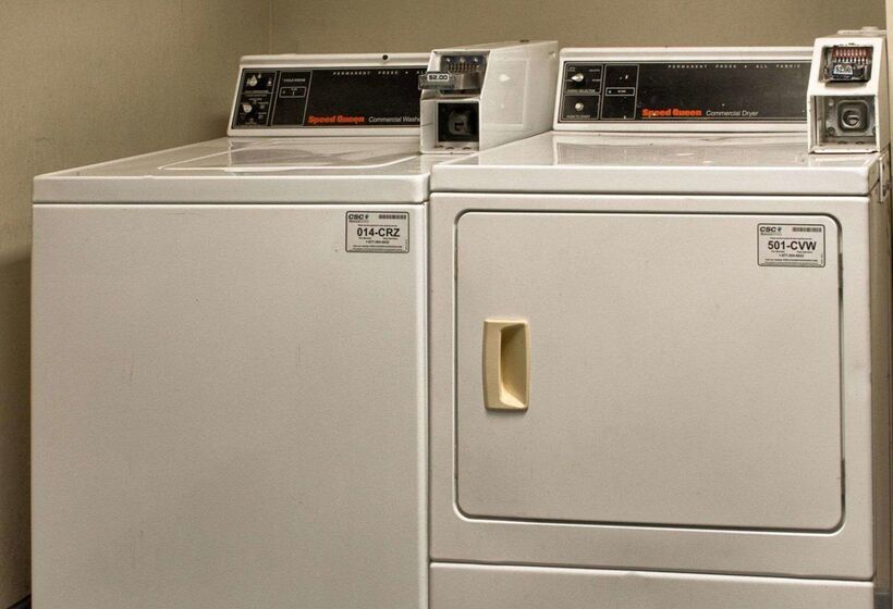 בית מלון כפרי Rodeway Inn  Richmond