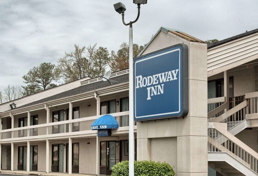 בית מלון כפרי Rodeway Inn  Richmond