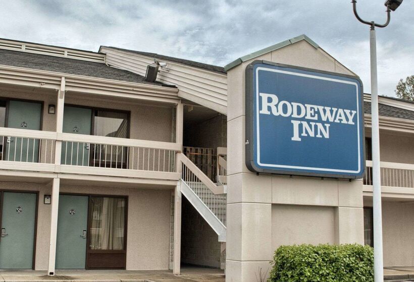 בית מלון כפרי Rodeway Inn  Richmond