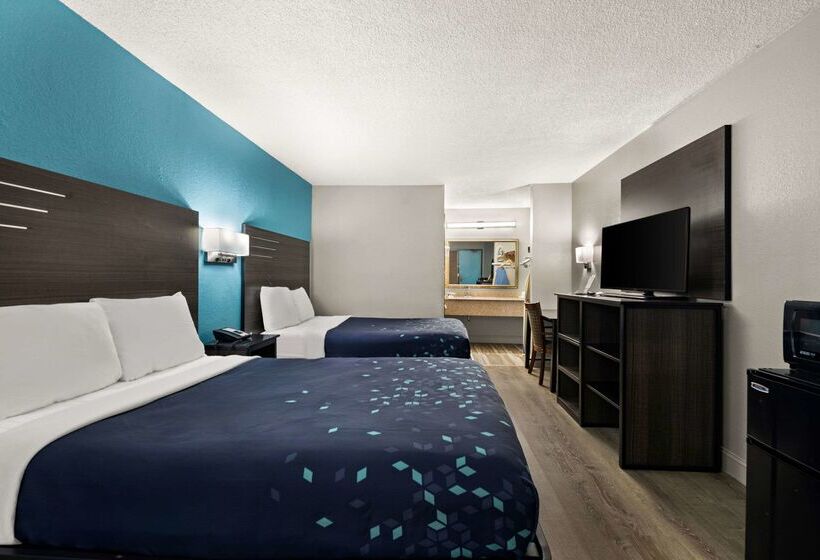 בית מלון כפרי Rodeway Inn  Richmond