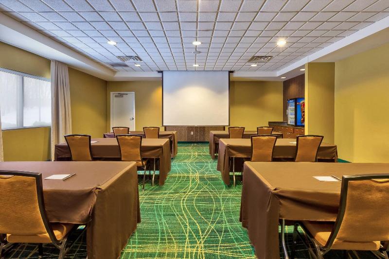 هتل Springhill Suites By Marriott Grand Rapids Airport Southeast