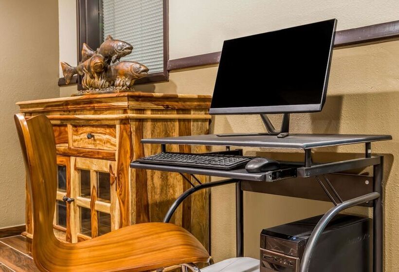 فندق Super 8 By Wyndham Kimball