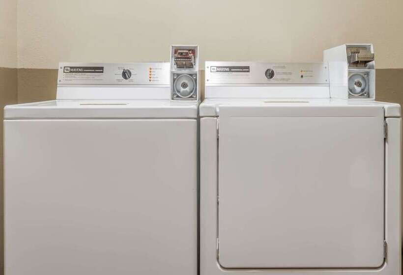 فندق Super 8 By Wyndham Kimball