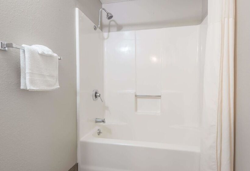 فندق Super 8 By Wyndham Kimball