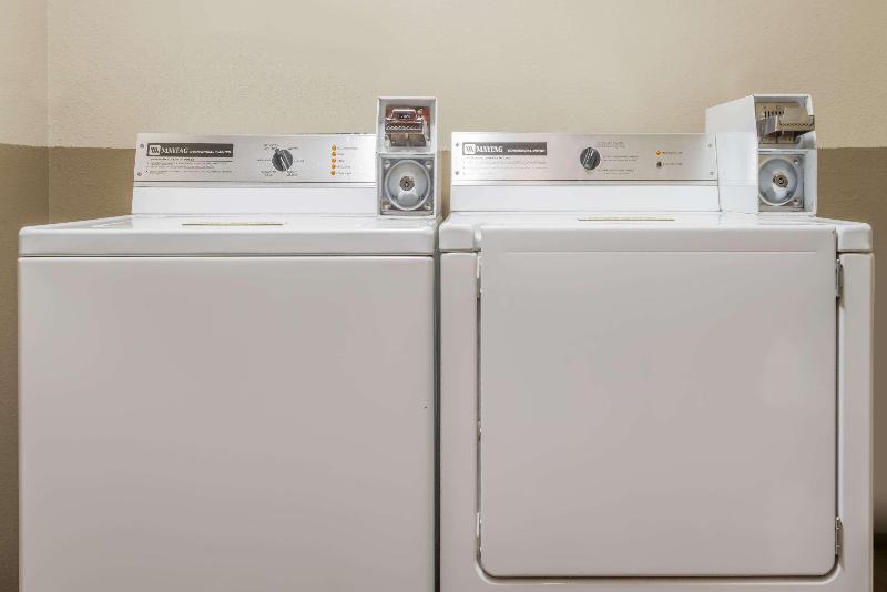 فندق Super 8 By Wyndham Kimball