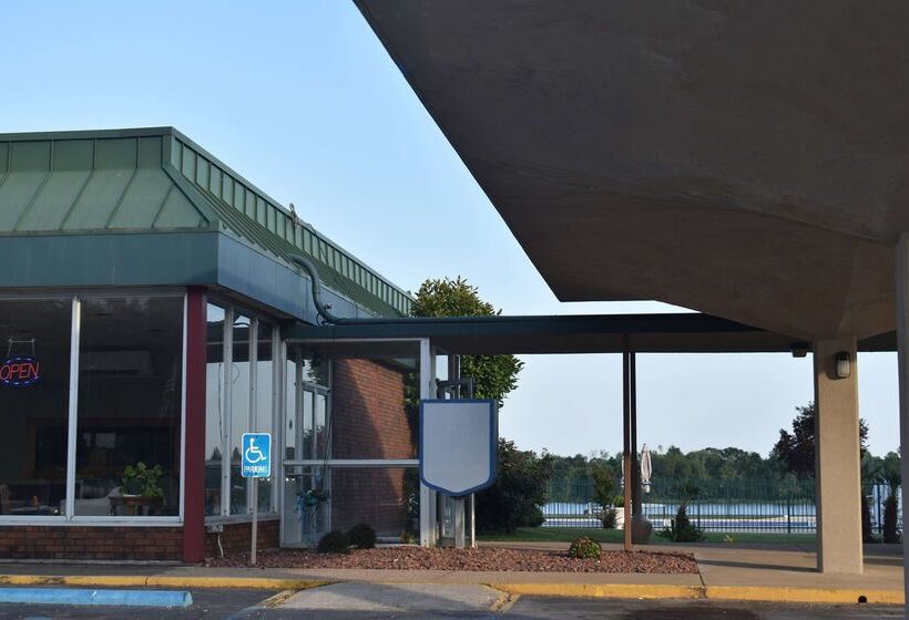 Отель Super 8 By Wyndham Riverside Al