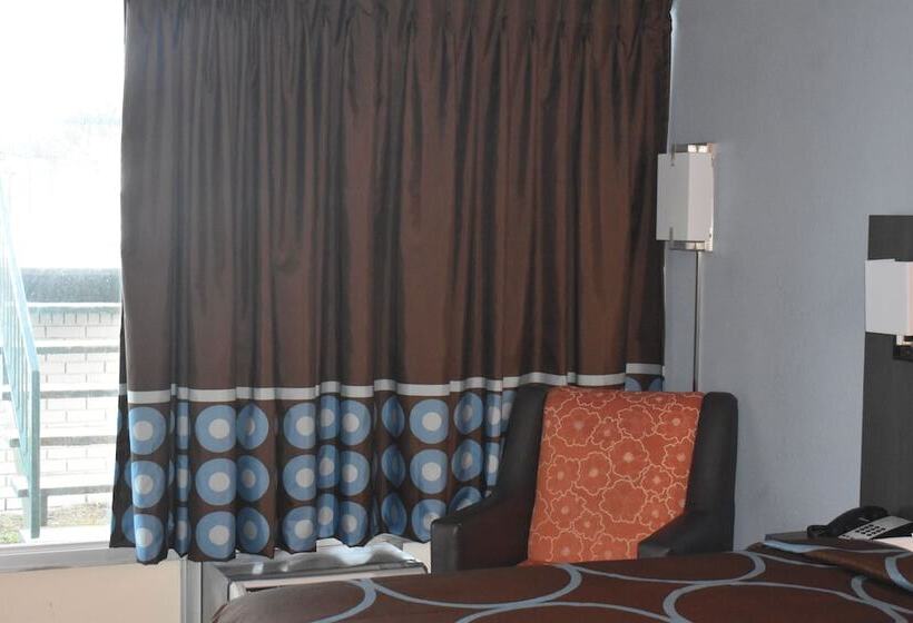 Отель Super 8 By Wyndham Riverside Al