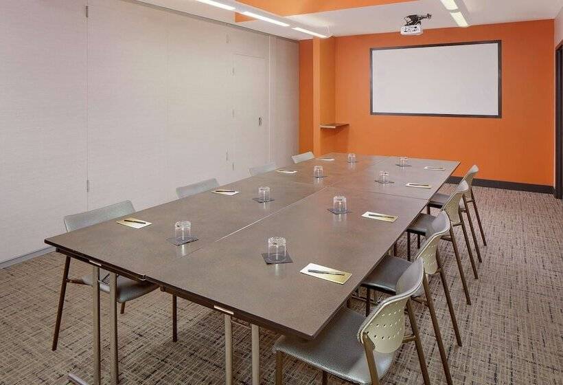 فندق Chrysalis Inn & Spa Bellingham, Curio Collection By Hilton