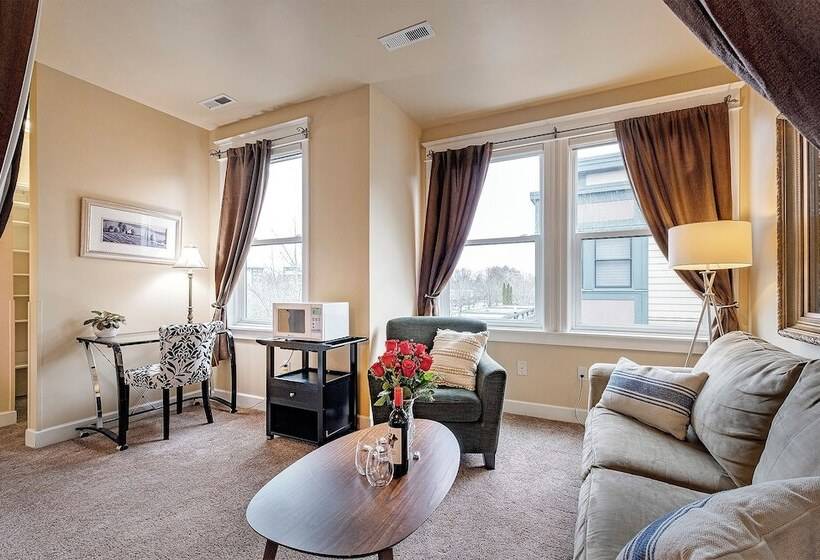 호텔 The Orenco Station