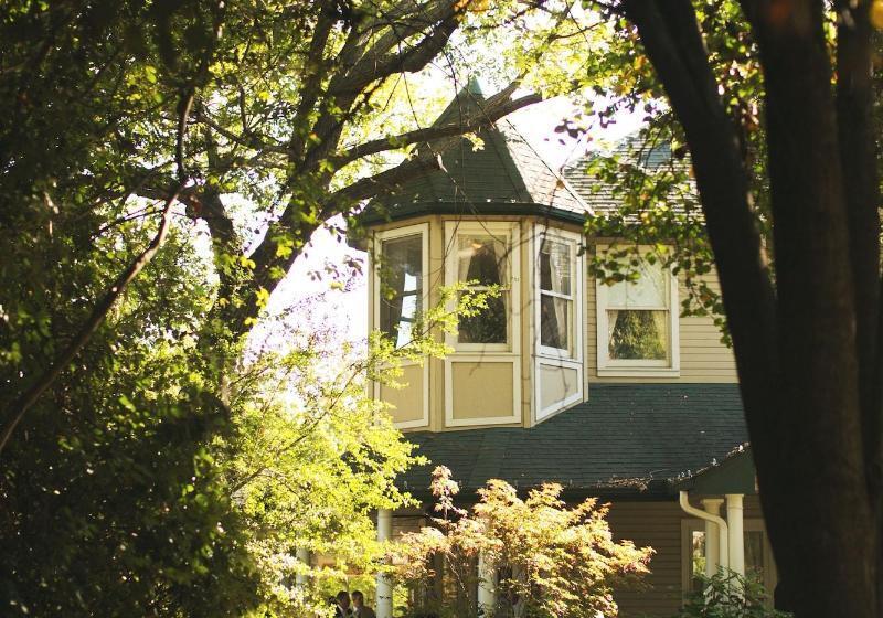 فندق The Sanford House Inn & Spa