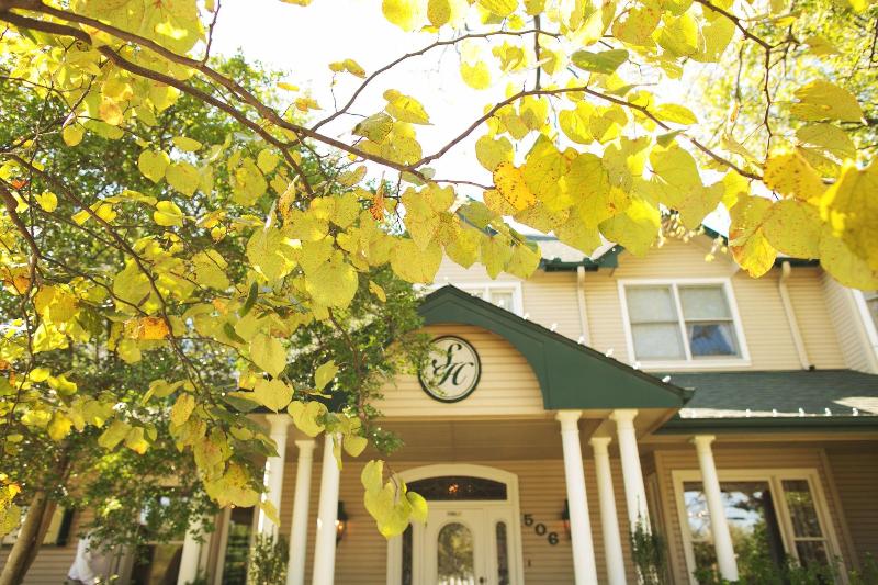 فندق The Sanford House Inn & Spa