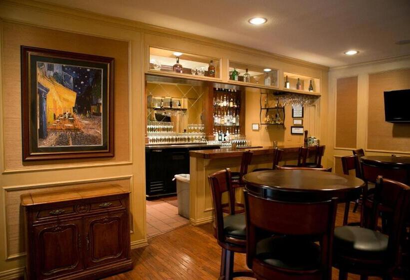 فندق The Sanford House Inn & Spa