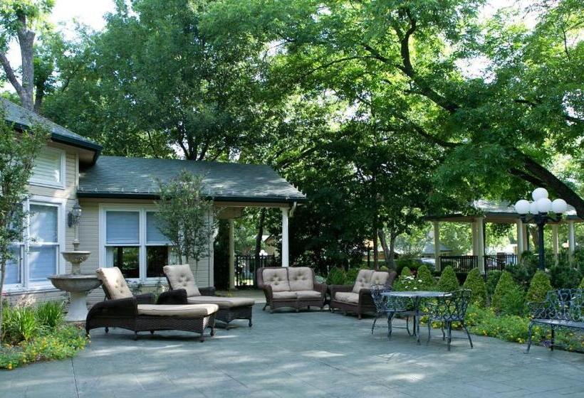 فندق The Sanford House Inn & Spa