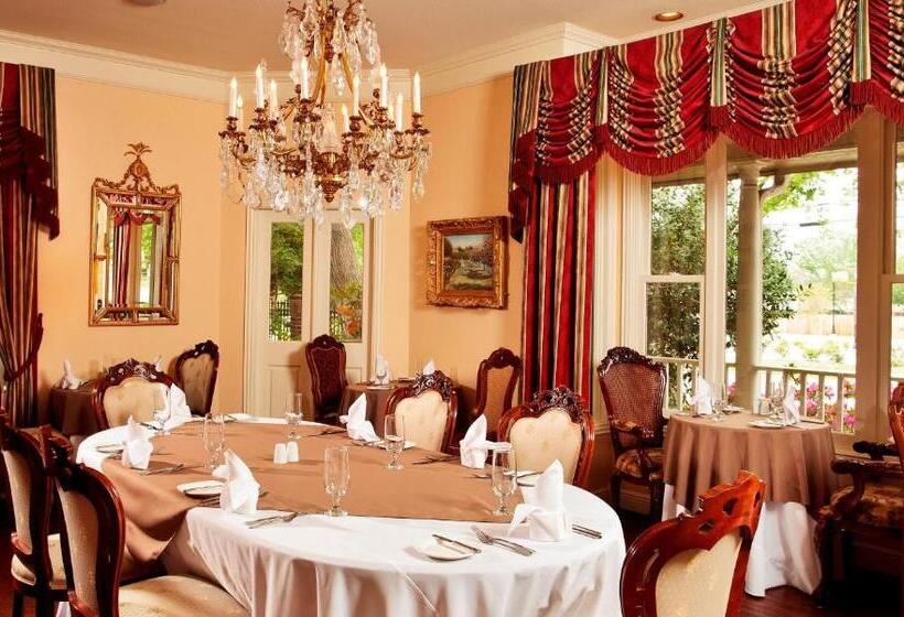 فندق The Sanford House Inn & Spa