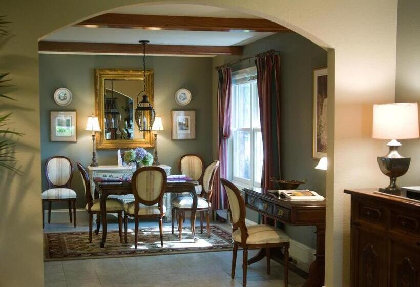 فندق The Sanford House Inn & Spa