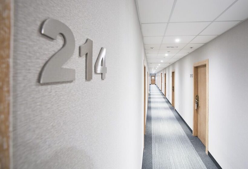 هتل Uve Alcobendas