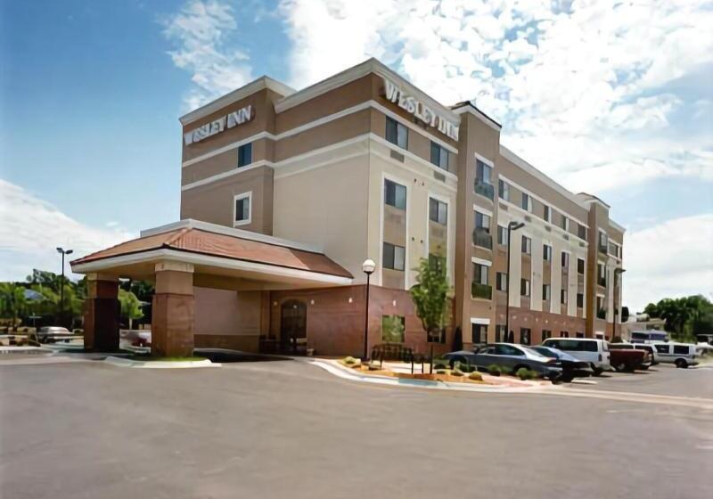 ホテル Wesley Inn