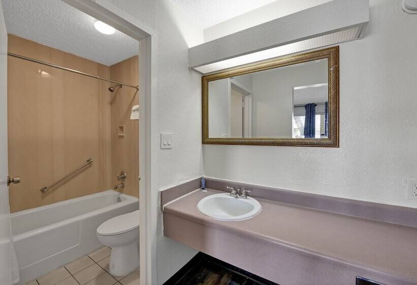 فندق Rodeway Inn