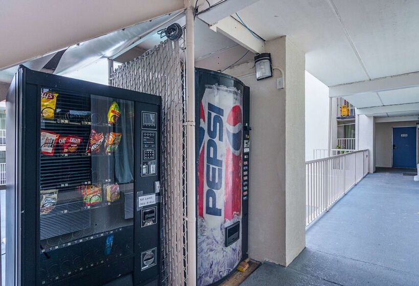 Motel 6 Cleveland, Tx