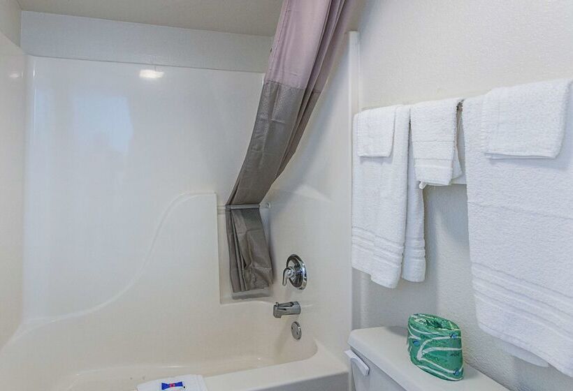 Motel 6 Cleveland, Tx