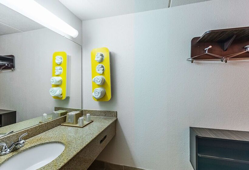 Motel 6 Cleveland, Tx