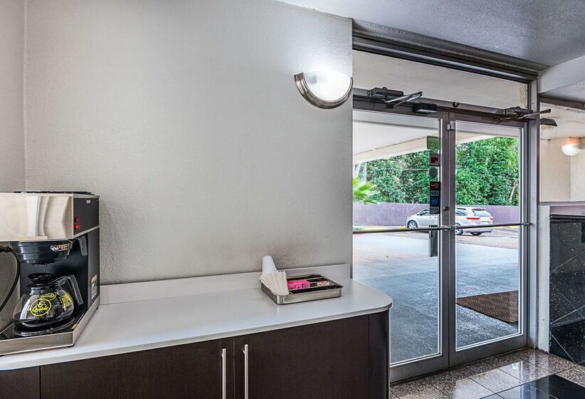 Motel 6 Cleveland, Tx