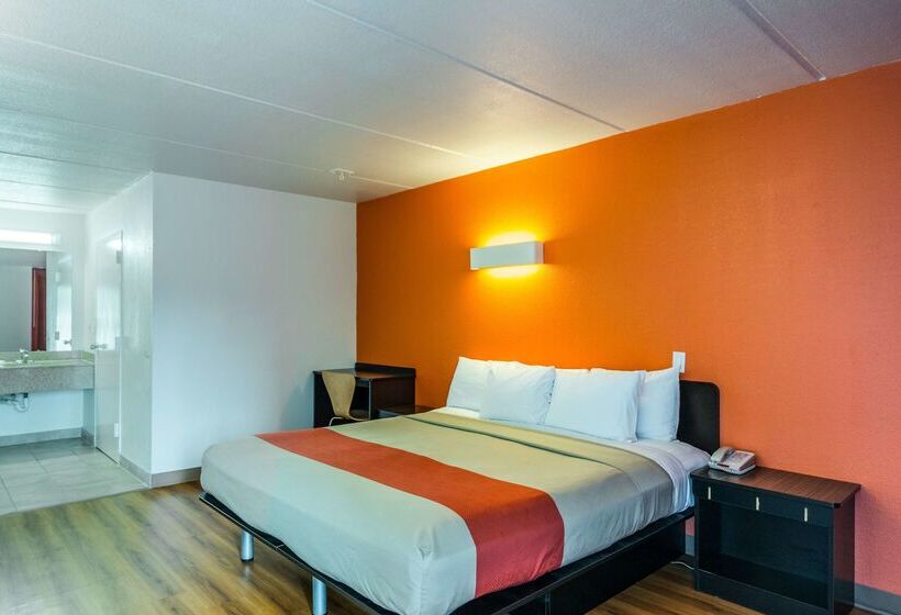 Motel 6 Cleveland, Tx