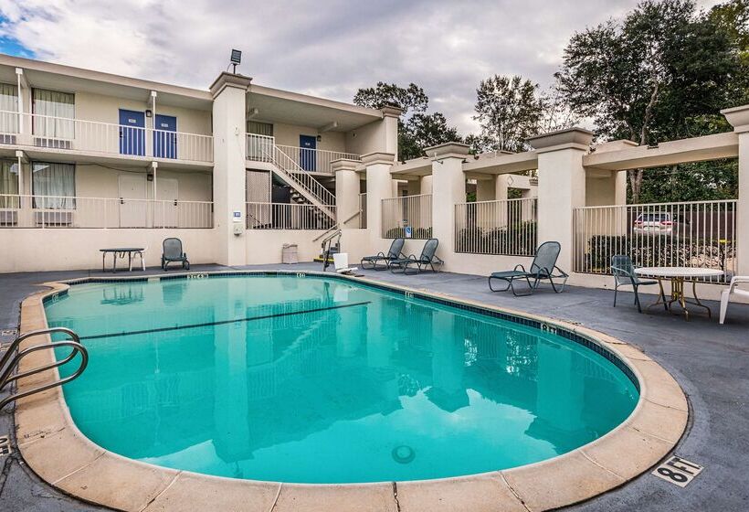 Motel 6 Cleveland, Tx