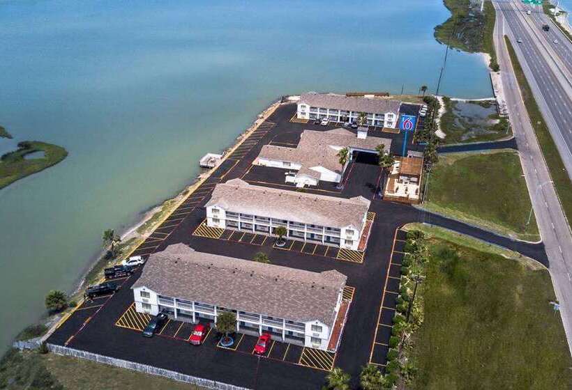 Motel 6 Portland, TX