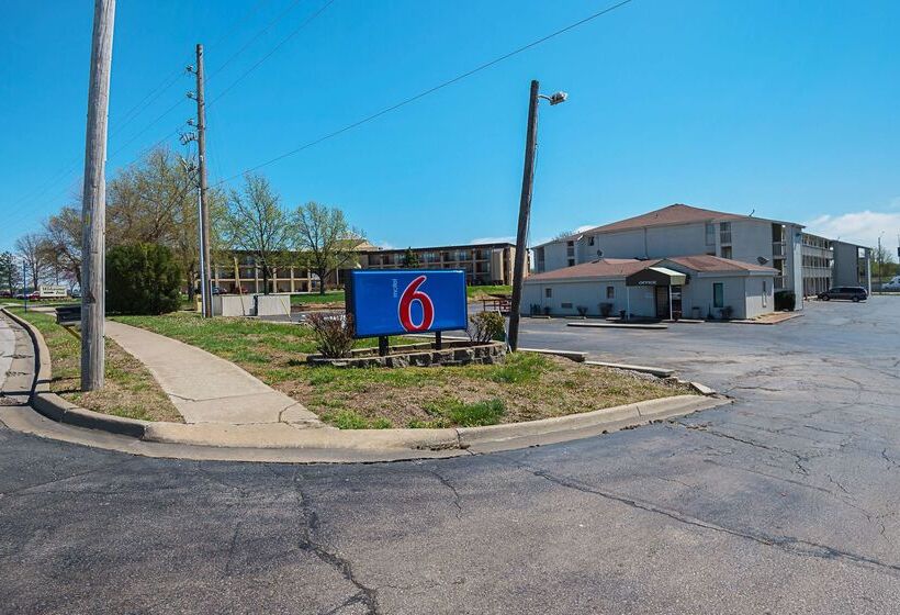 Motel 6blue Springs, Mo