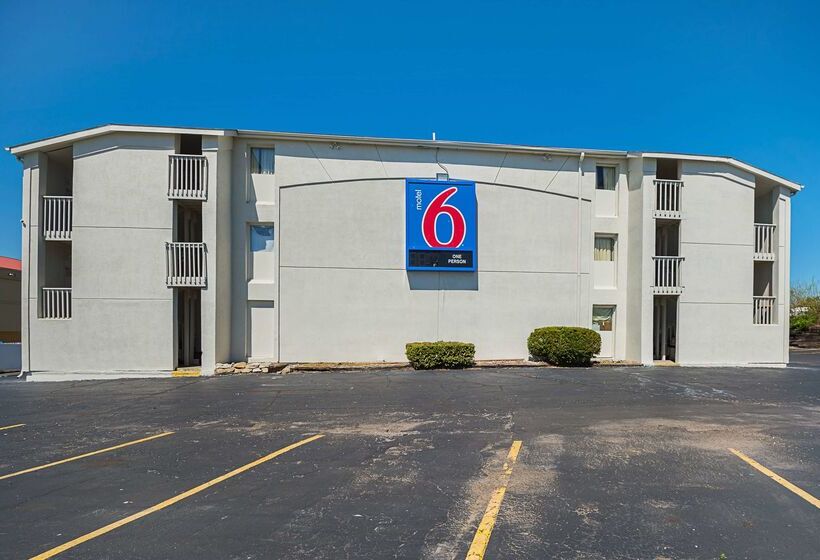 Motel 6blue Springs, Mo