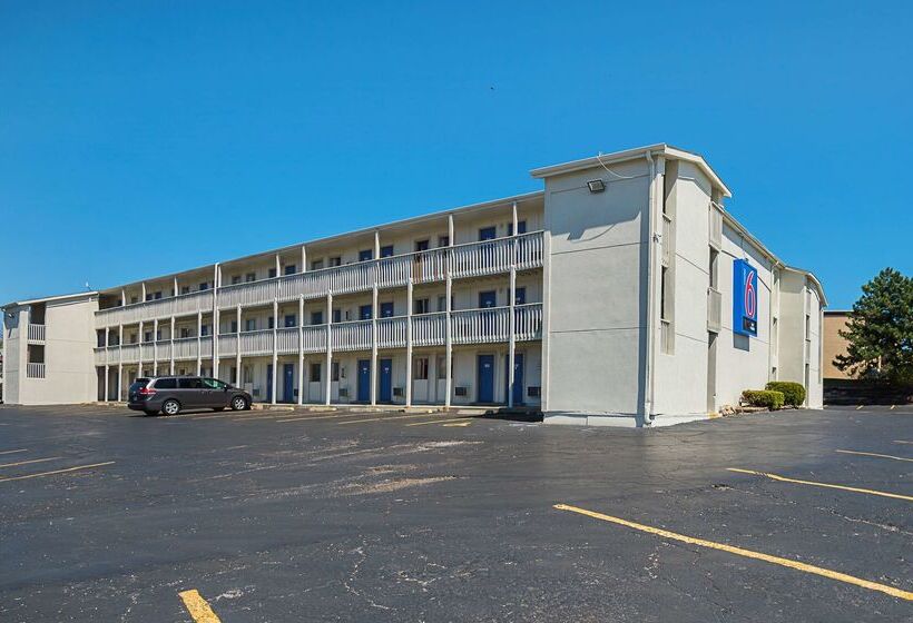 Motel 6blue Springs, Mo