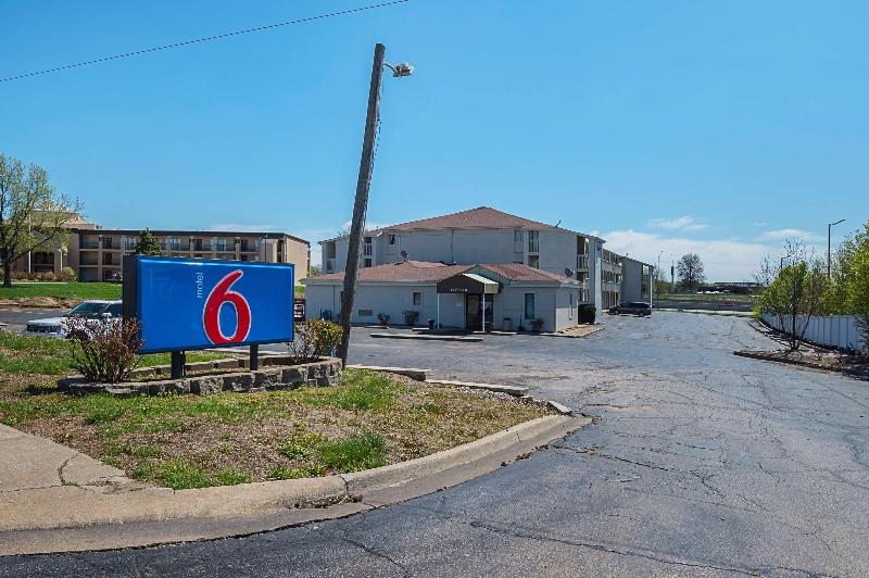 Motel 6blue Springs, Mo