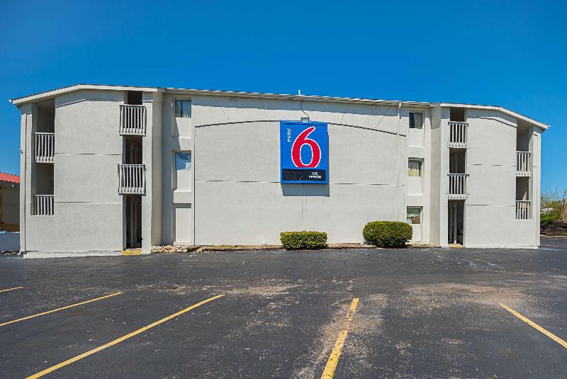 Motel 6blue Springs, Mo
