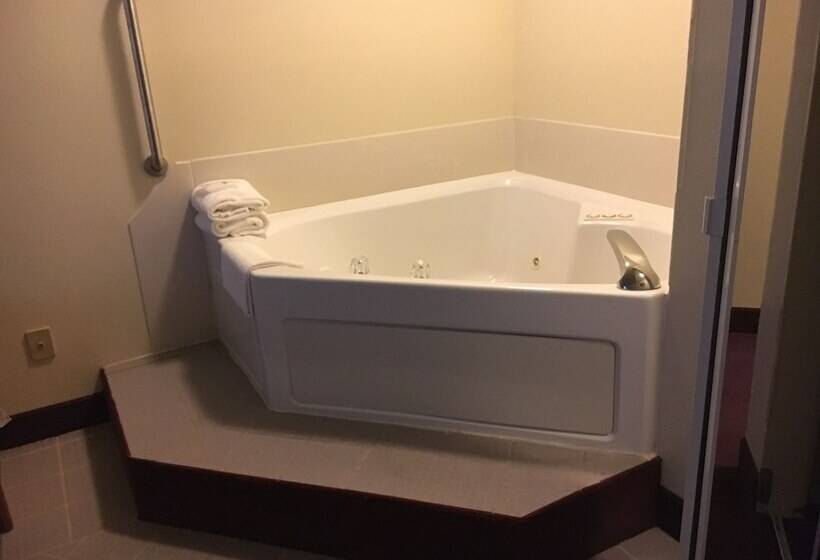 فندق على الطريق Budget Host Inn