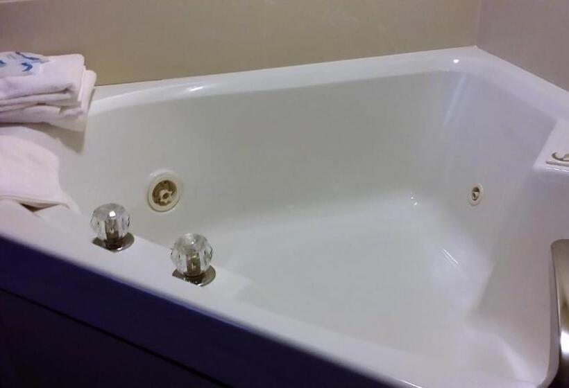 فندق على الطريق Budget Host Inn