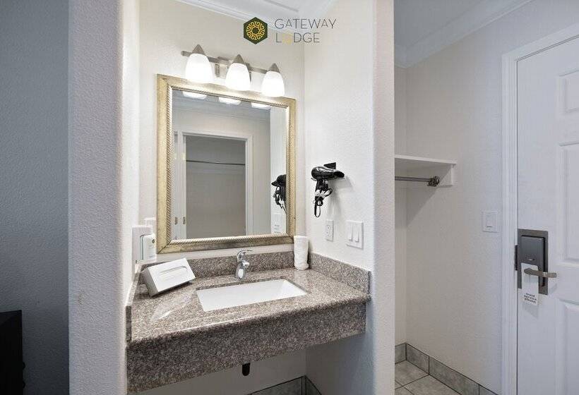 مُتل Gateway Lodge