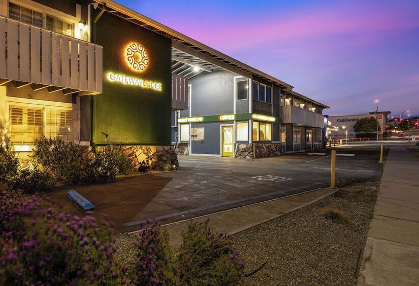 فندق على الطريق Gateway Lodge