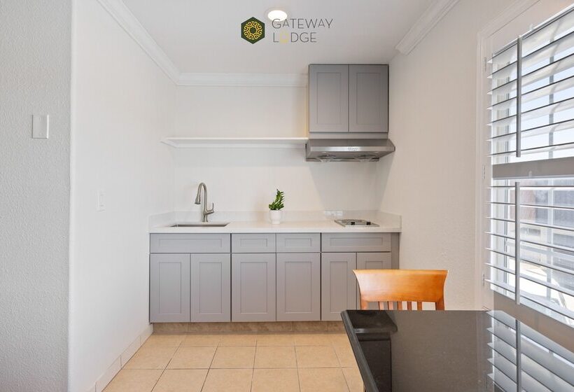 فندق على الطريق Gateway Lodge