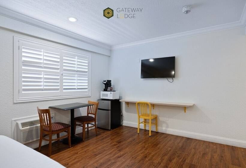 فندق على الطريق Gateway Lodge