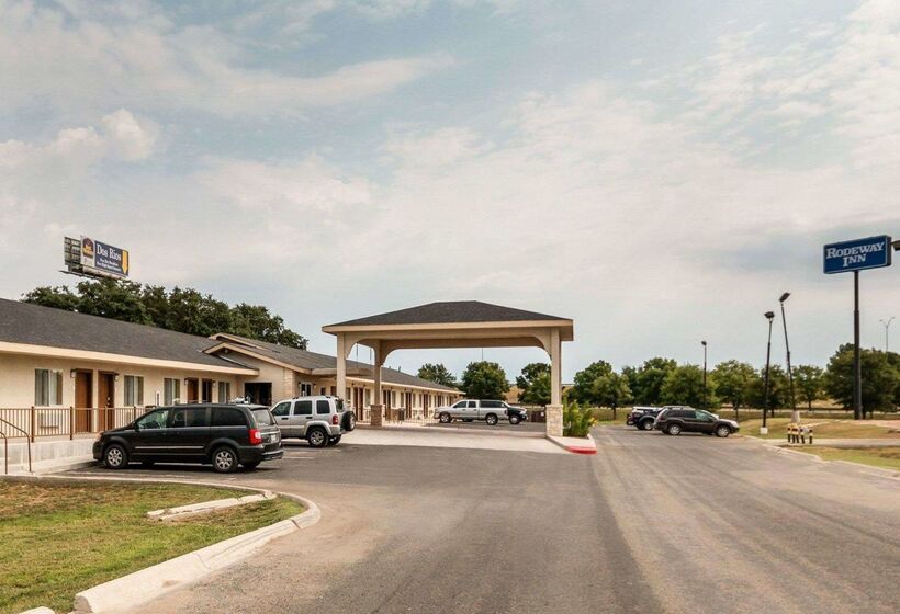 Motel 6 Junction, Texas   Llano River