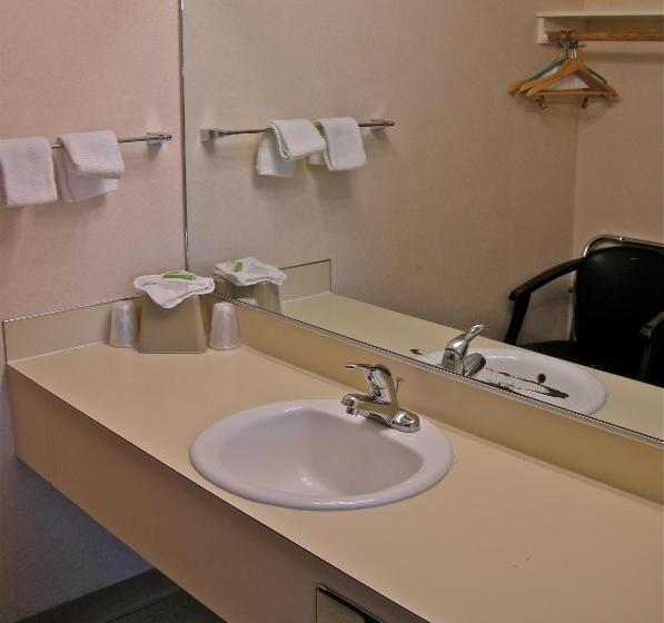 فندق على الطريق Royal Motor Inn